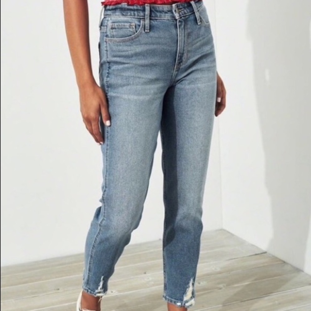 HOLLISTER distressed boyfriend jeans